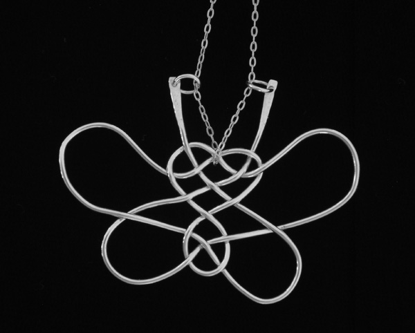 Three-loop Prolong Knot with stretched loops, suspended from both antennae.