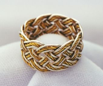 Pure silver and gold five-lead by eleven-bight ring.