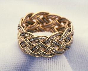 5x11 yellow gold with platinum twist