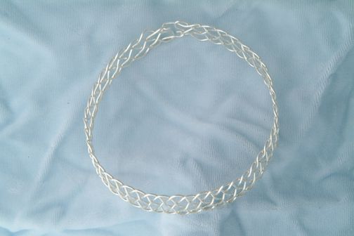 Five-lead sinnet choker.